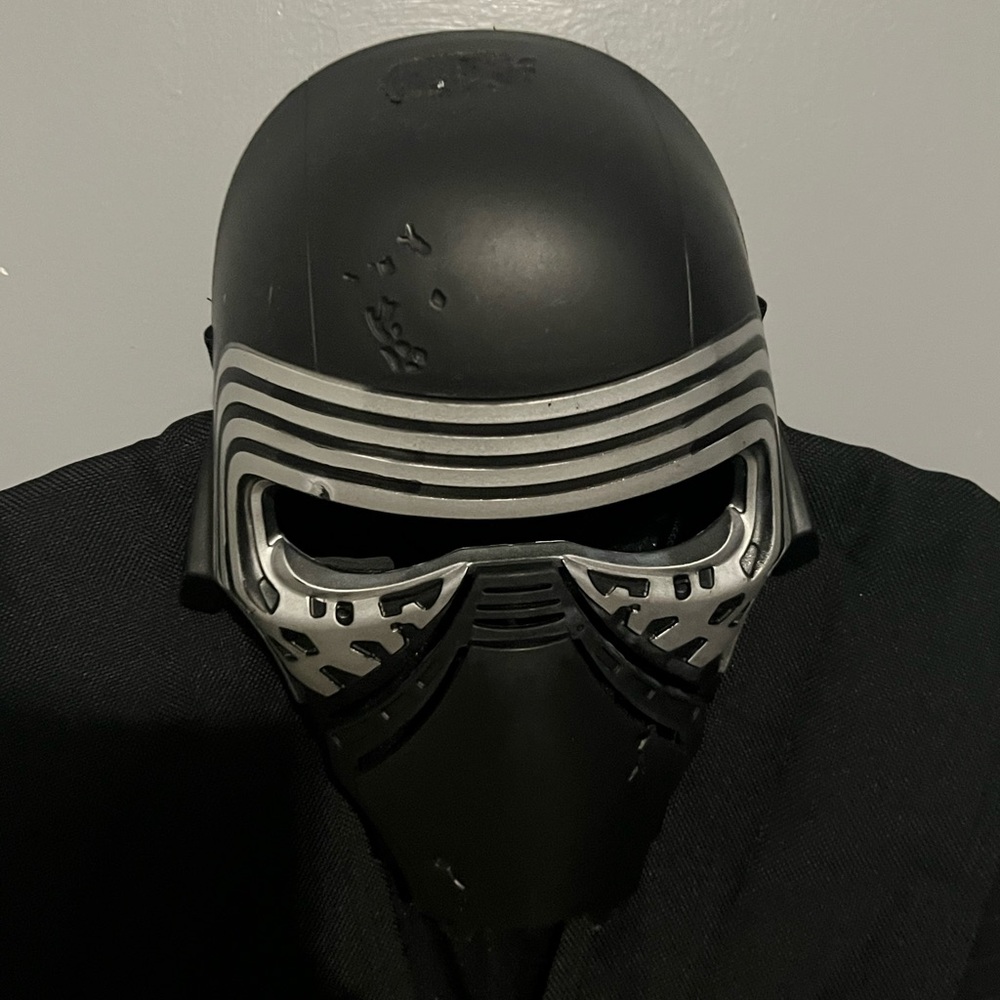 Disney Kylo Ren Costume - Toys & Collectibles | Size: 9/10